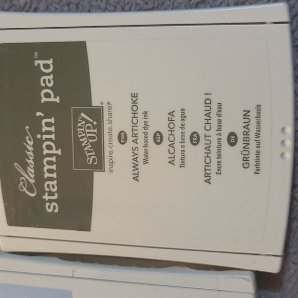 4 stamp pads with four colors - Picture 2 of 5